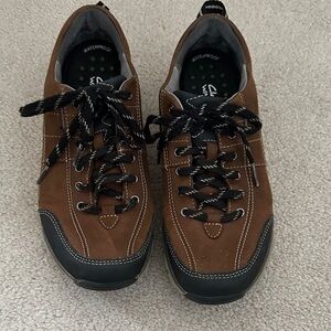 Clarks Wave Waterproof Leather Brown and Black Women's Wavewakers 7W